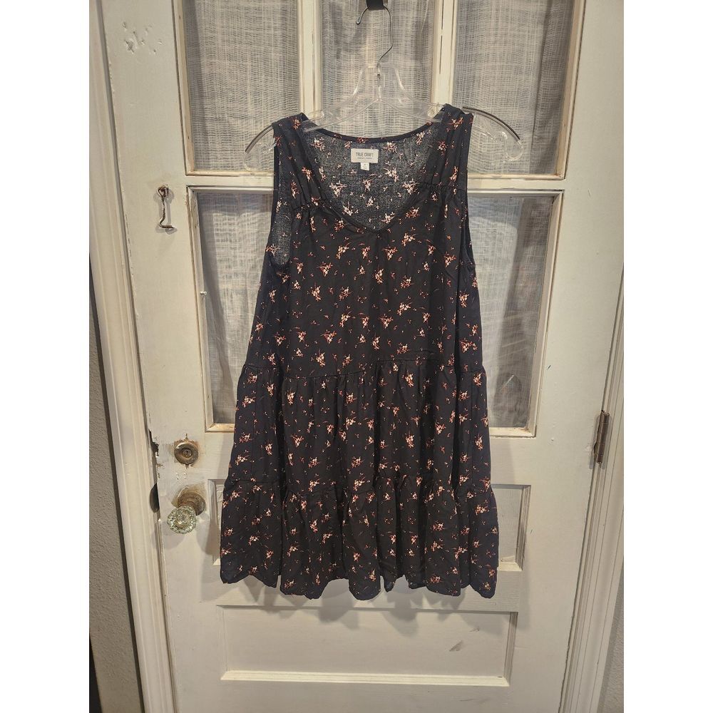 True Craft Black and Floral Sleeveless Shirt Women's‎ Size Medium